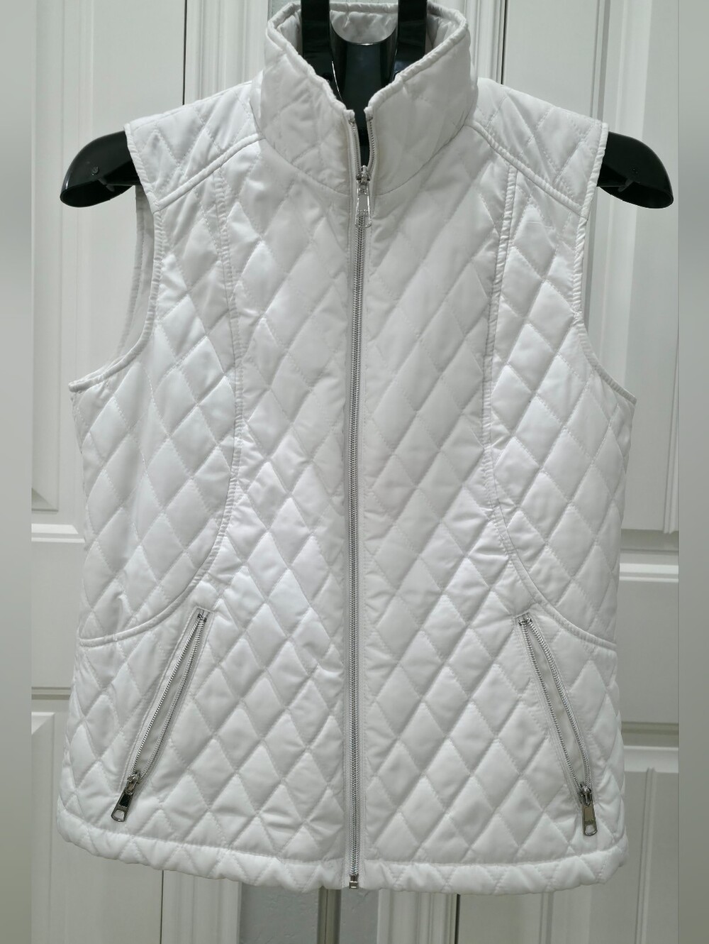 Black Rivet White Quilted Sleeveless Puffer Vest